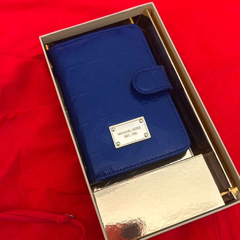 Michael Kors MK Sapphire Passport Case Genuine Leather NIB/Never Used